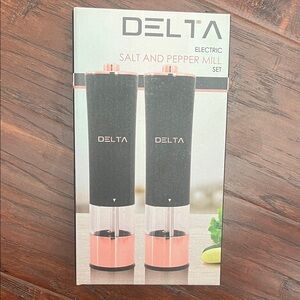 Electric Salt and Pepper Mill Set